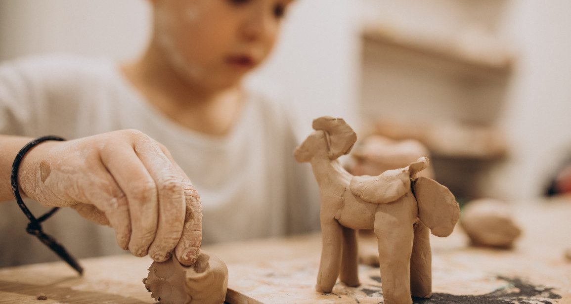 What Age Should Kids Start Art Classes? A Guide for North Vancouver Parents