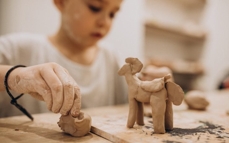 What Age Should Kids Start Art Classes? A Guide for North Vancouver Parents